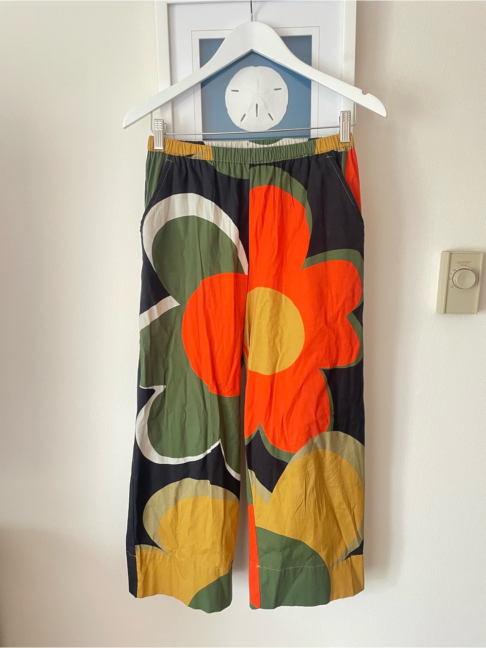 Alembika Groovy Cropped Floral Pants in Size Small